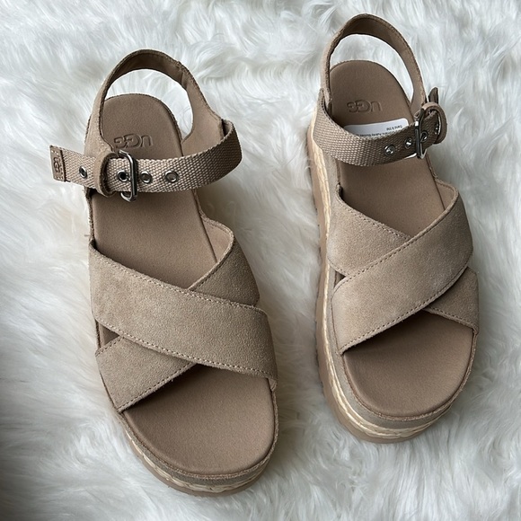 🆕 UGG Womens Aubrey Ankle Strap
Platform Sandal Shoes Sand Color Size 9.5 - Picture 15 of 15